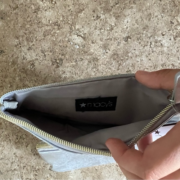 LAST 3 HOURS!! NWT Matching Silver Makeup Travel Bags From Macys - Picture 3 of 5